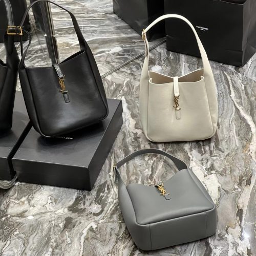Fashionable leather bag for women