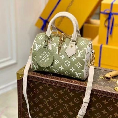 Fashionable leather bag for women