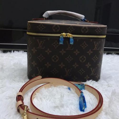 Fashionable leather bag for women