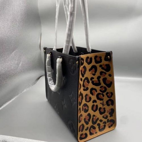 Fashionable leather bag for women