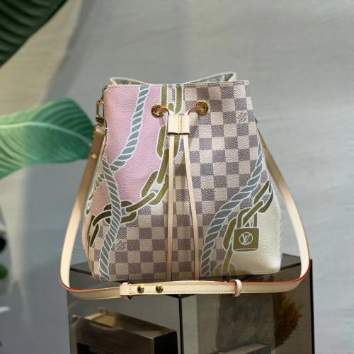 Fashionable leather bag for women