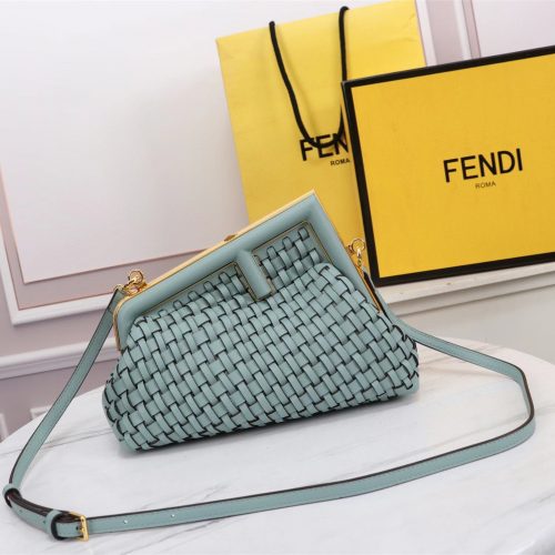 Fashionable leather bag for women