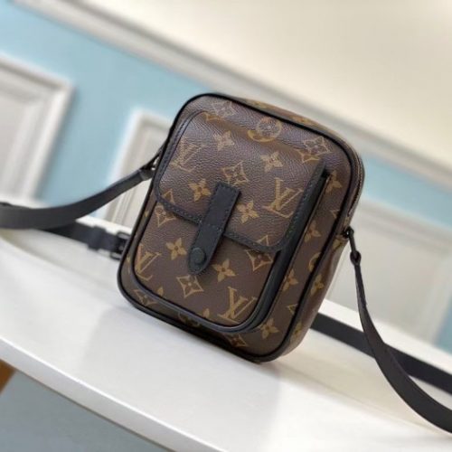 Fashionable leather bag for women