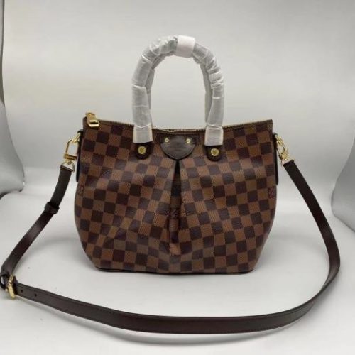 Fashionable leather bag for women