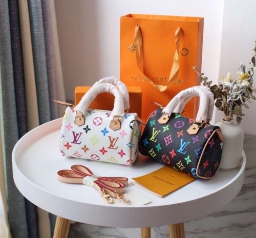 Fashionable leather bag for women