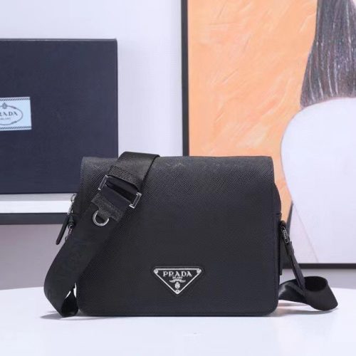 Fashionable leather bag for women