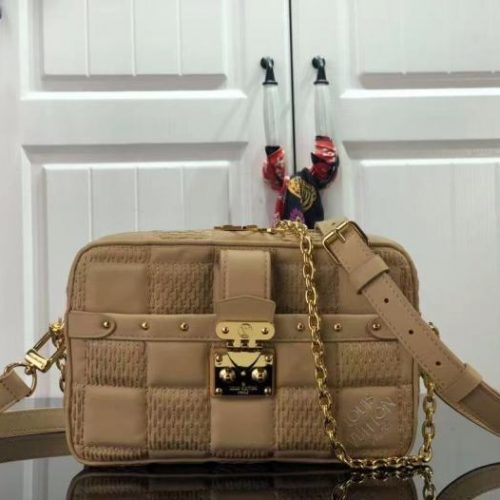 Fashionable leather bag for women