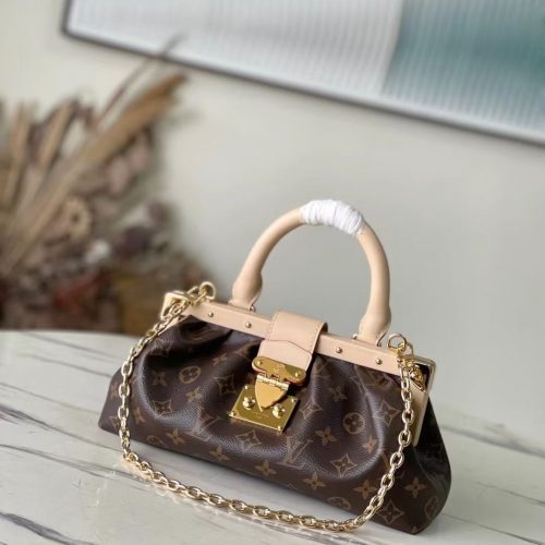 Fashionable leather bag for women