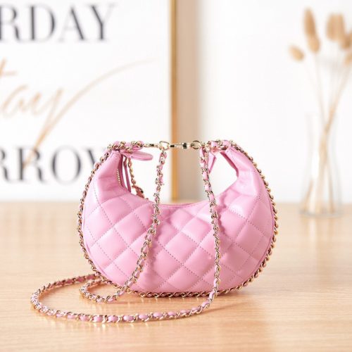 Fashionable leather bag for women