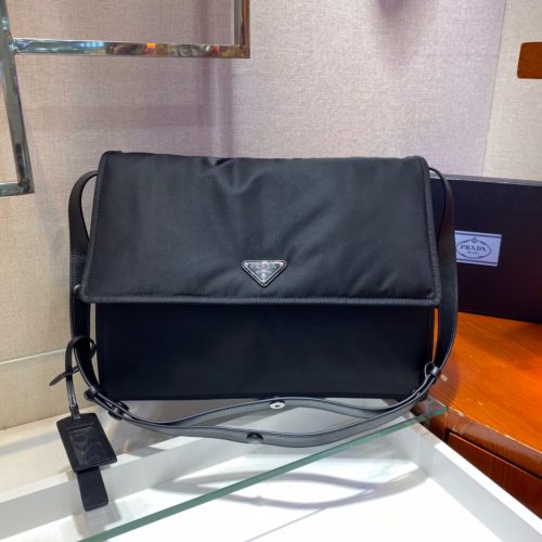 Fashionable leather bag for women
