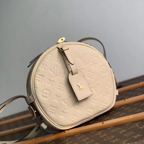 Fashionable leather bag for women