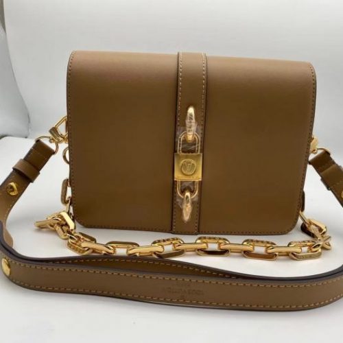 Fashionable leather bag for women