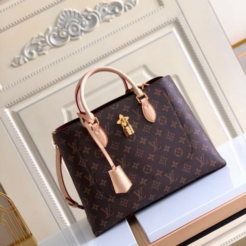 Fashionable leather bag for women