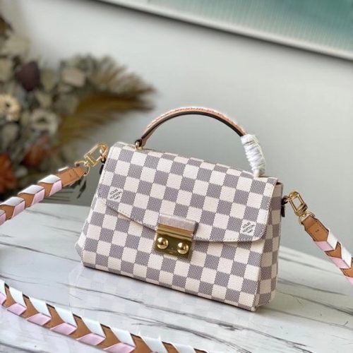 Fashionable leather bag for women