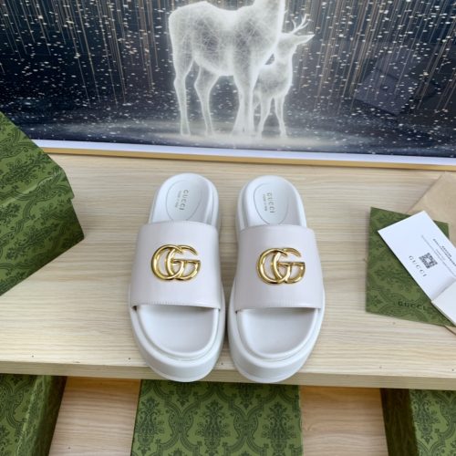 GG slippers