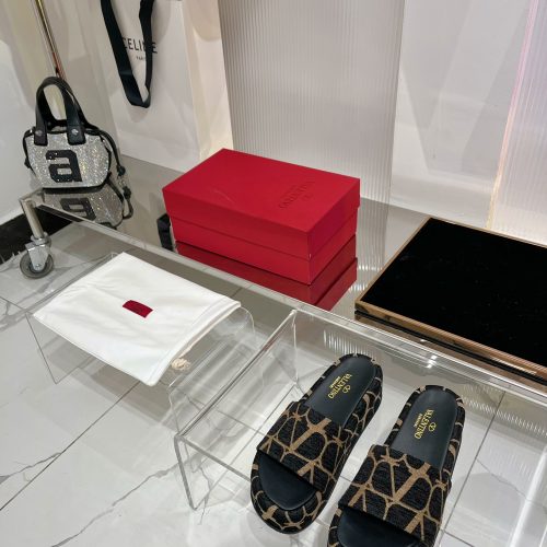 VAL slippers