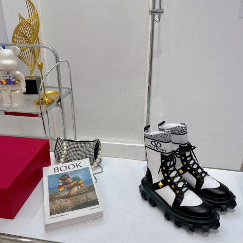 VAL boots