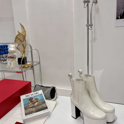 VAL boots