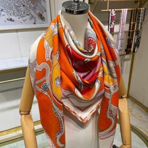 HH scarf