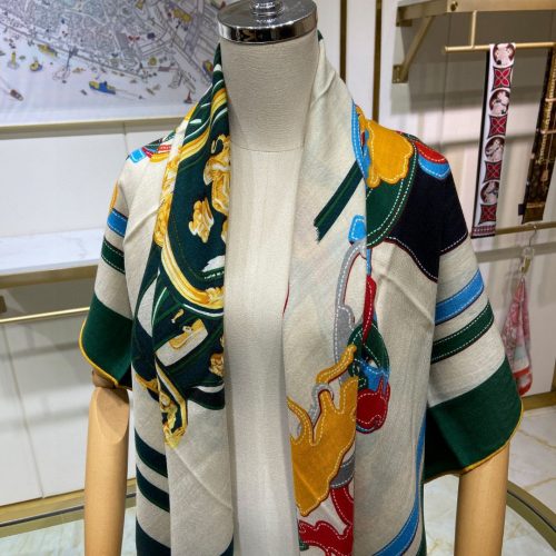 HH scarf