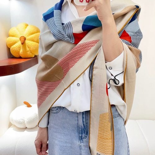 HH scarf