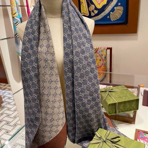 GG scarf