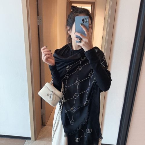 GG scarf
