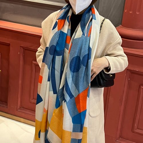 HH scarf