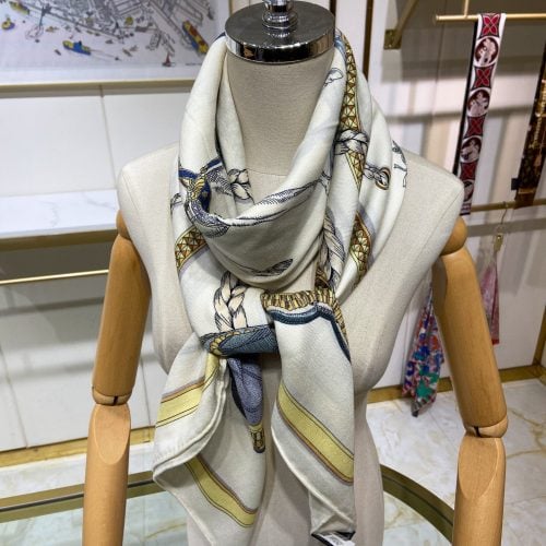 HH scarf