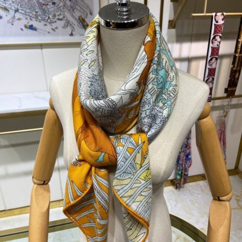 HH scarf