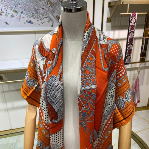 HH scarf