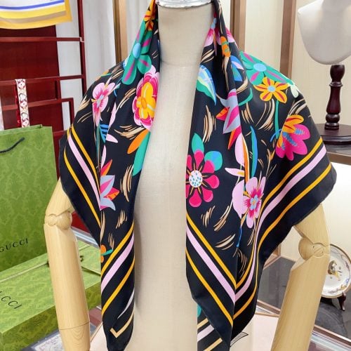GG scarf