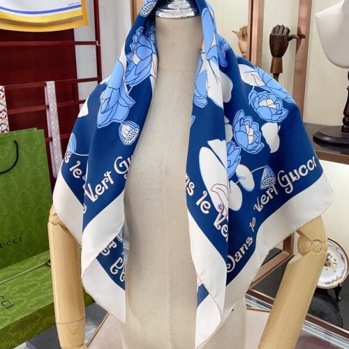 GG scarf