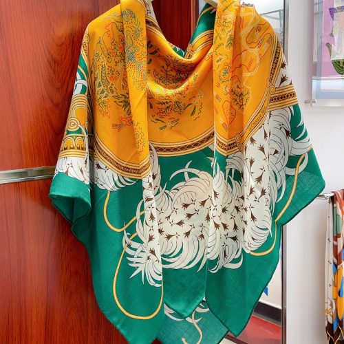 HH scarf