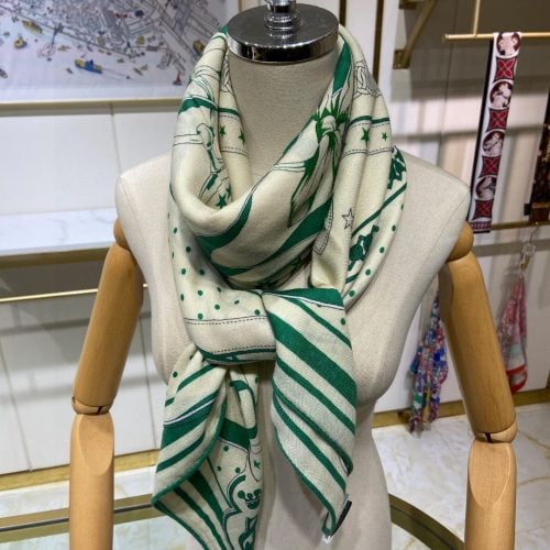HH scarf