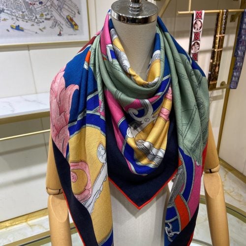 HH scarf