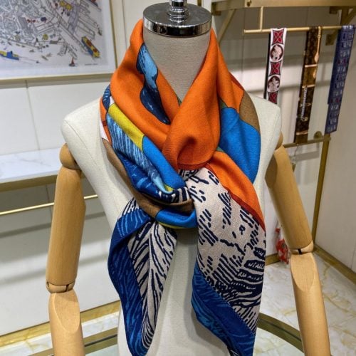 HH scarf