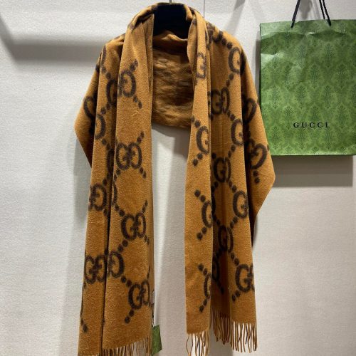 GG scarf