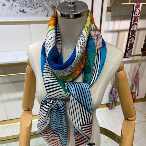 HH scarf