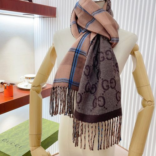 GG scarf