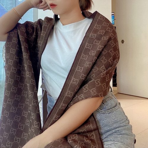 GG scarf