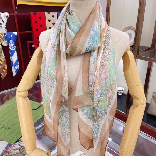 GG scarf