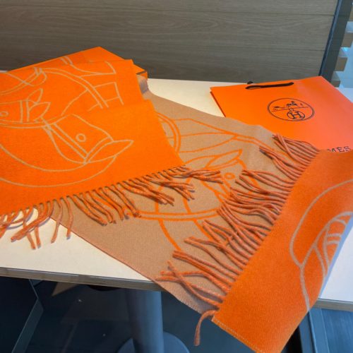 HH scarf
