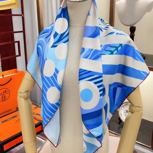 HH scarf