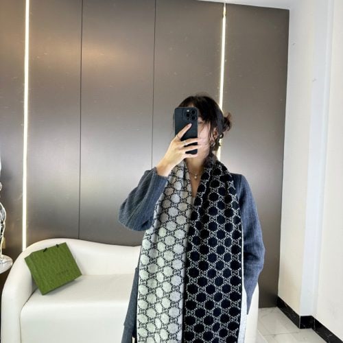 GG scarf