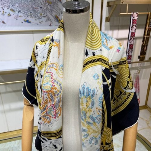 HH scarf