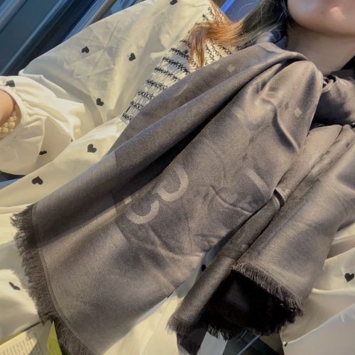 GG scarf