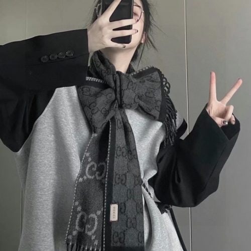 GG scarf