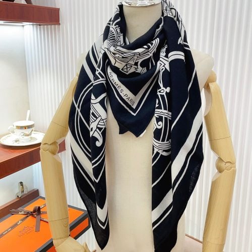 HH scarf