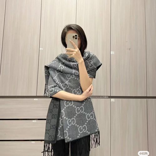 GG scarf